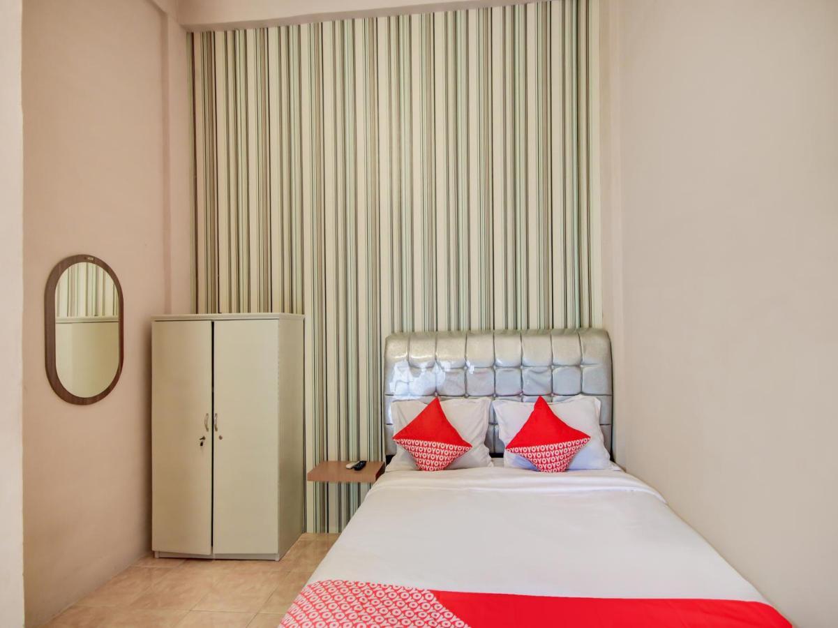 Oyo 3389 Sonya Homestay Syariah Tebing Tinggi Экстерьер фото